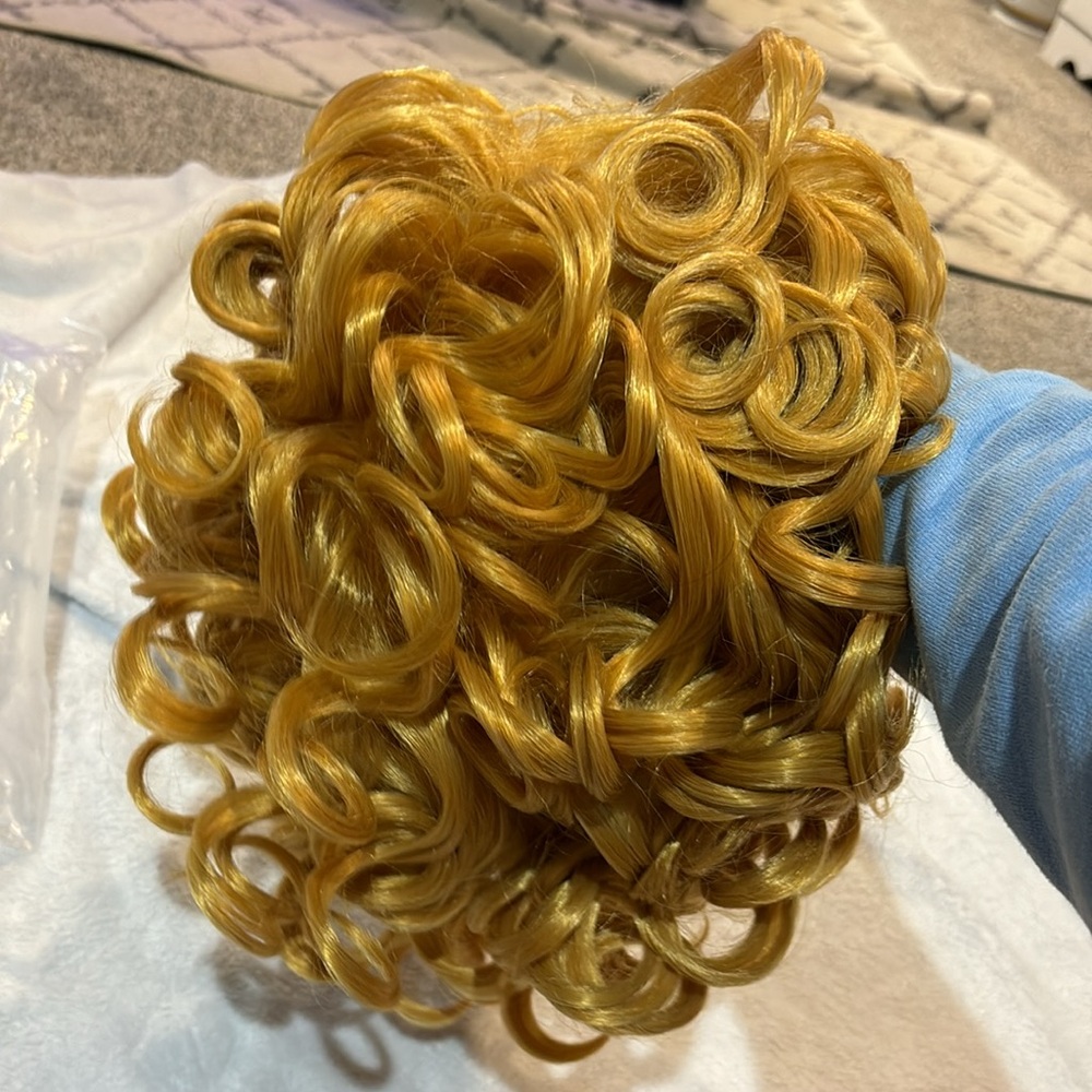 NWT Golden Big Curl Wig